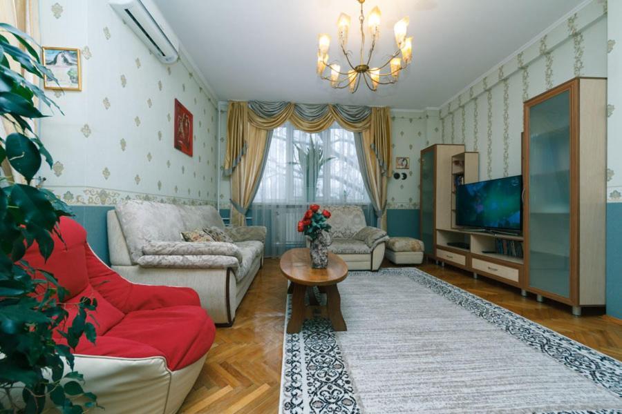 Three-room At The Polytechnic Institute