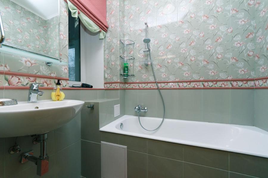 Three-room At The Polytechnic Institute Apartment *